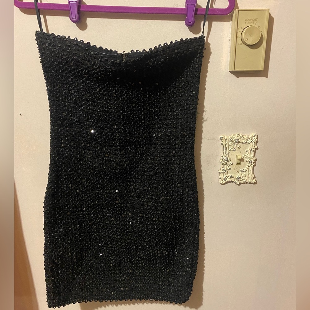 Black, sequence, strapless, zipper in the back